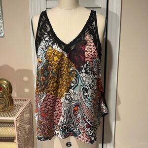 NWOT Mystree lace/poly mix scarf print top